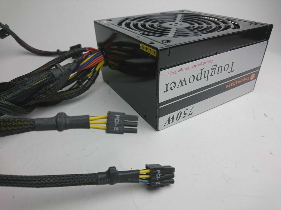 БЖ Thermaltake Toughpower 750W, PCI-E 2x6pin, A-PFC, 80 PLUS, пломба