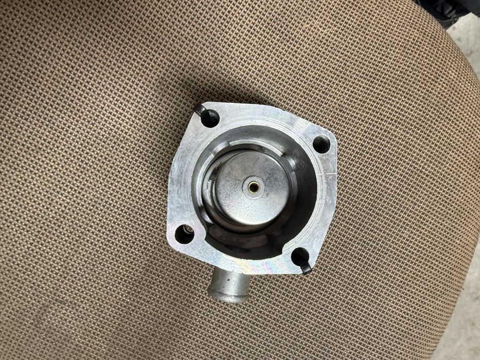 Коробка термостата ЯМЗ 236 і кришка в зборі (алюмін.)