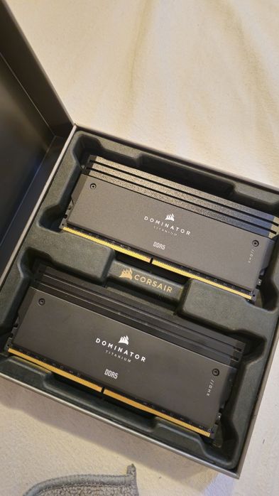 Corsair Dominator Titanium RGB 2x32gb 6600mhz cl32