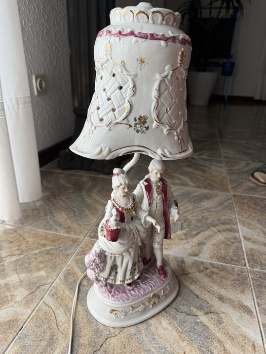 Candeeiro em porcelana