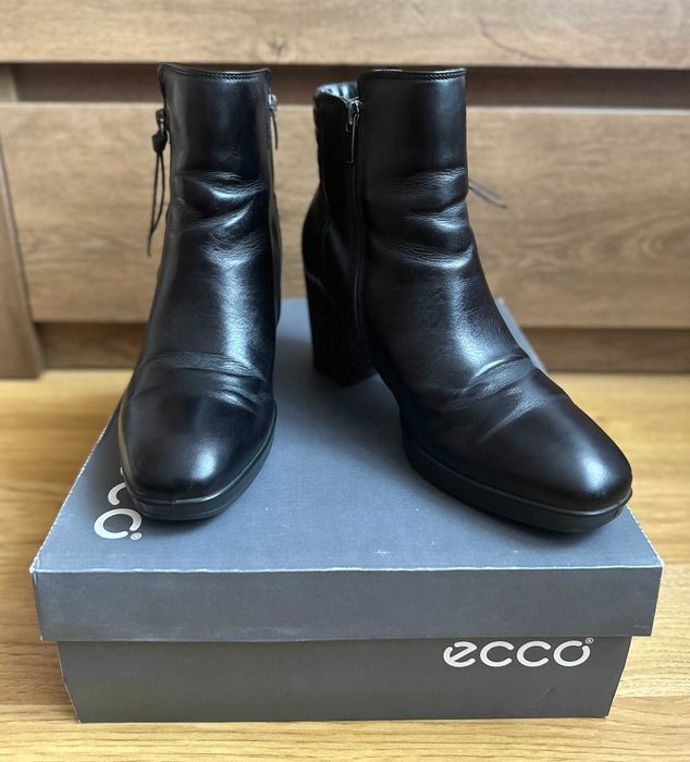 Женские кожаные весенние ботинки ECCO оригинал