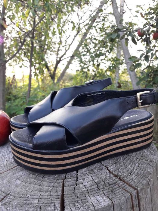 Босоножки, нові, кожа