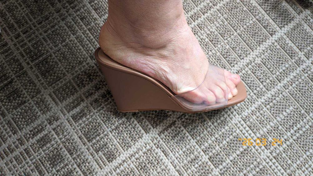 Босоніжки, мюлі, шльопанці 37р