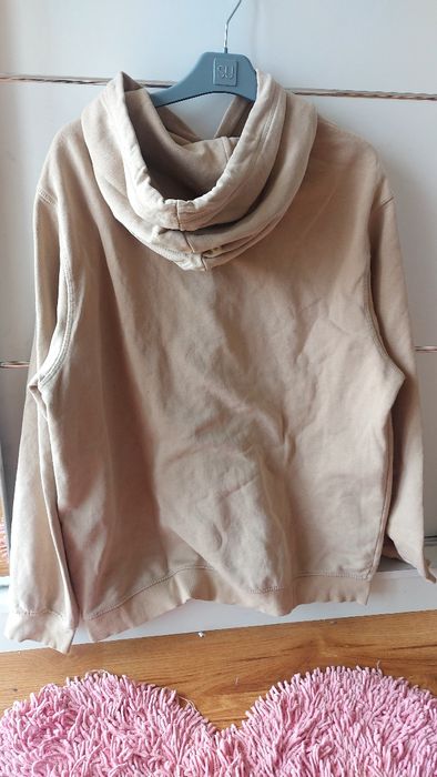 Bluza beżowa z kapturem z kieszeniami 44