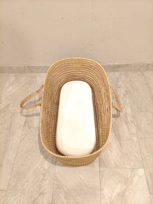 Alcofa de palha com almofada