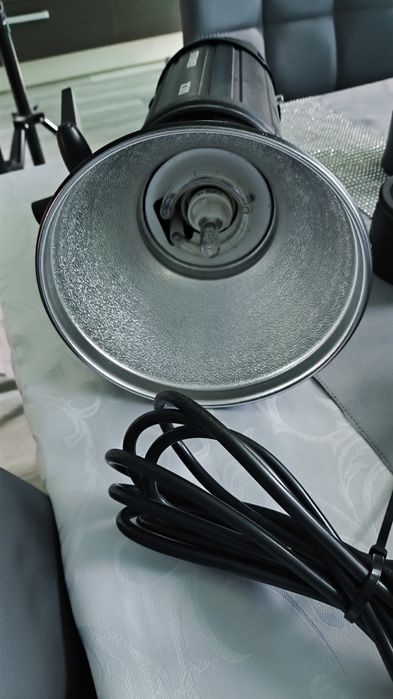 Studyjne lampy błyskowe Steiner x300 + statywy + softboxy + wyzwalacz