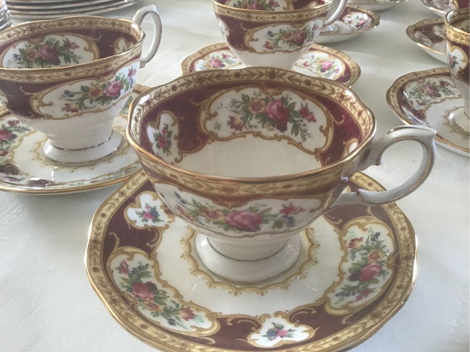 Servicço de cafe + serviço de chá Royail Albert ,muito  antigo  comple