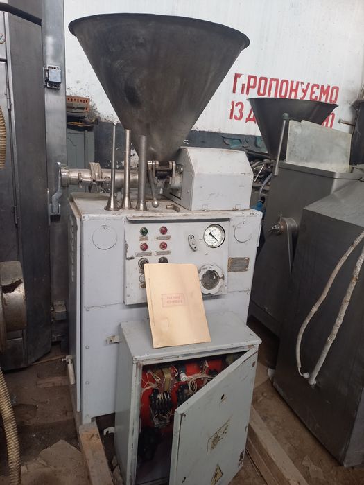 Шприц вакуумний,двохшнековий,колбасный,мясное.