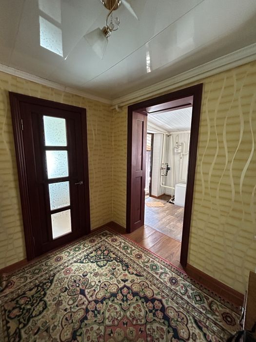 Продаж окремоі половинки будинку  з окремим заіздом .