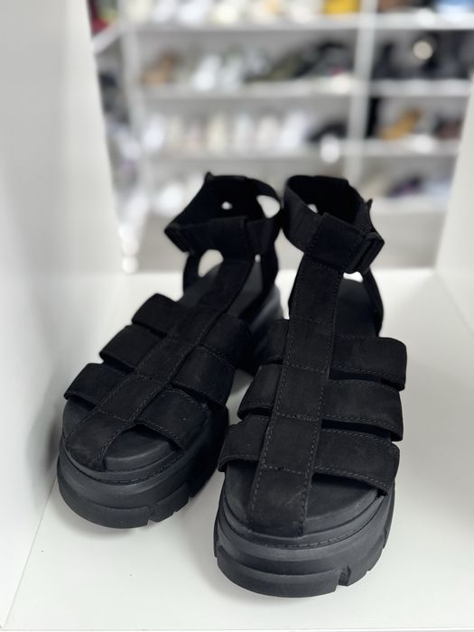 Сандалі босоніжки UGG ASHTON  38 ( 24) оригінал нові