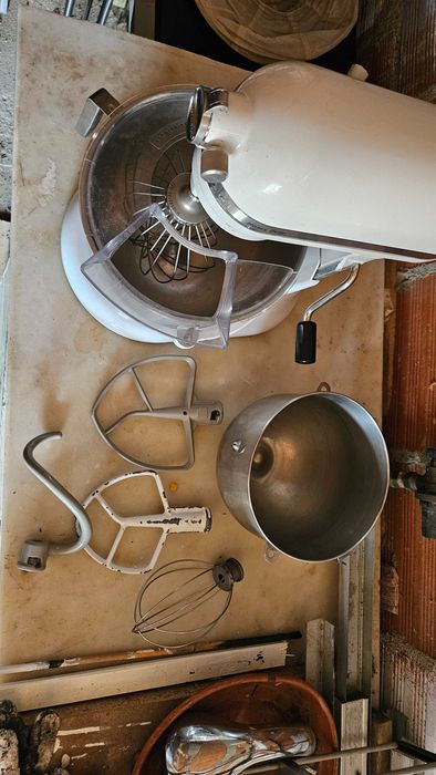 Kitchen Aid Heavy Duty Batedeira com acessorios em branco