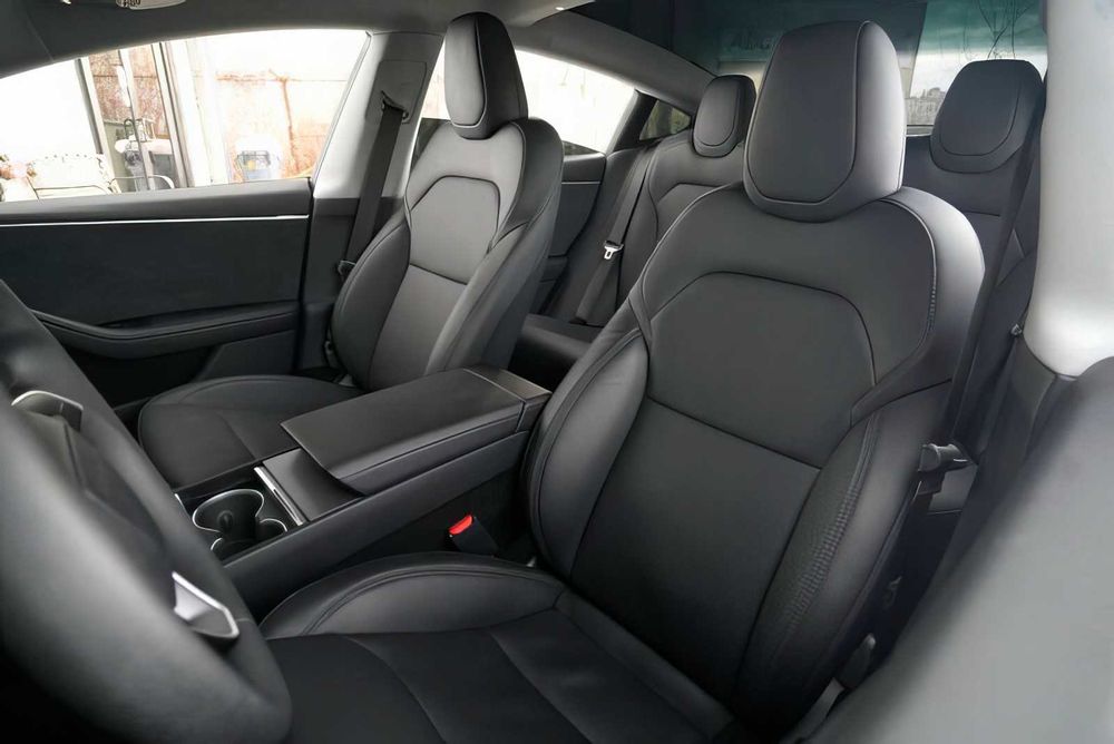 Tesla Model 3      2025