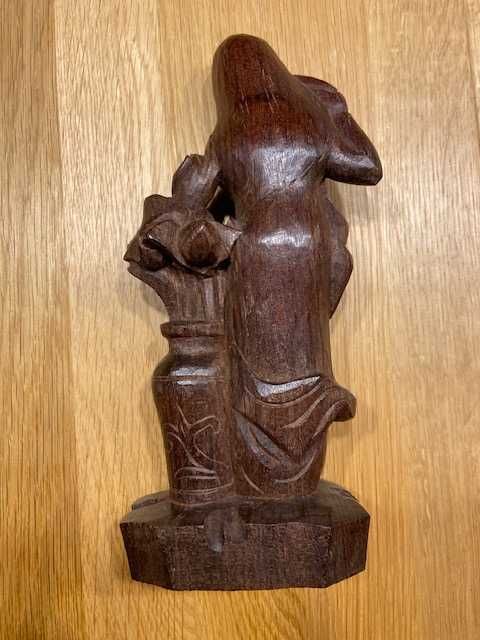 Figurka z drewna tekowego