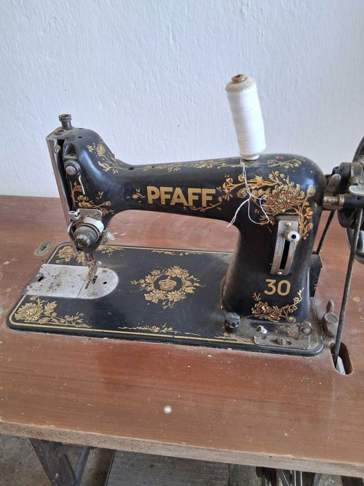 Máquina de costura PFAFF