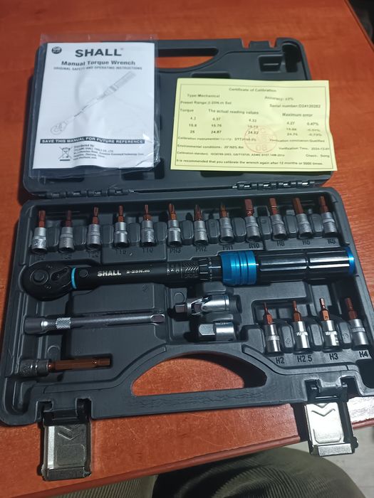 Klucz dynamometryczny 2-25Nm, 21 cześci z certyfikatem kalibracji