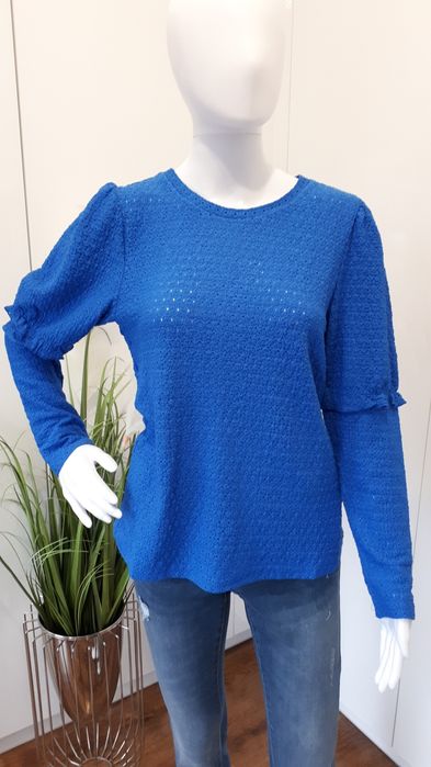 Cienki sweter damski ażurowy z bufkami niebieski chabrowy M/L/XL