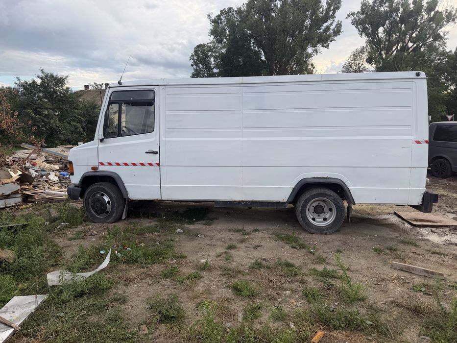 Мерседес 609 довга база