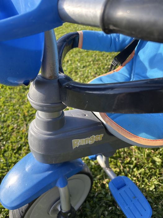Tricicloco com pega para empurrar e para-sol