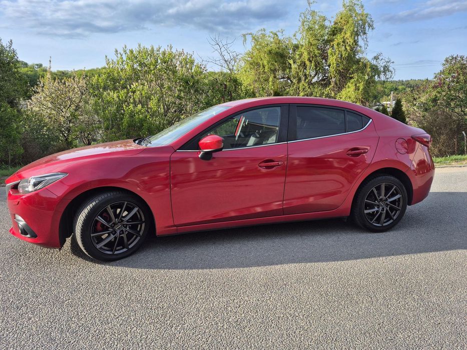 Mazda 3 zakupiony w salonie w Polsce, drugi właściciel; użytkownicy niepalący