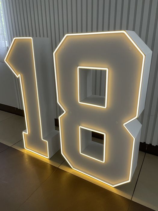 Neon LED Cyfra 18 Napis Dekoracja