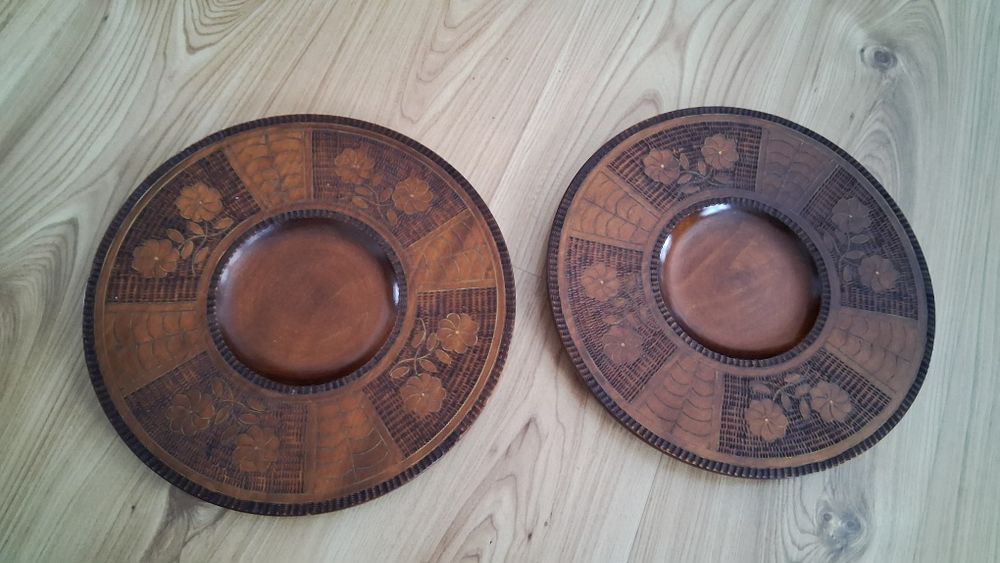 Zestaw 2 drewnianych ozdobnych talerzy