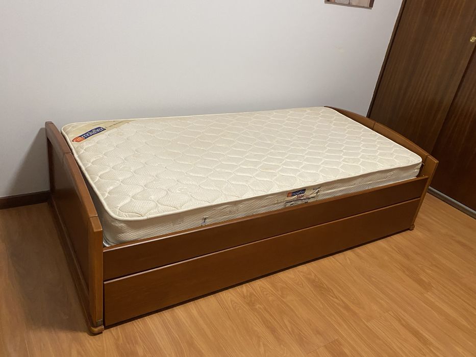 Cama dupla com gaveta, que se transfoma numa cama de casal, como novo