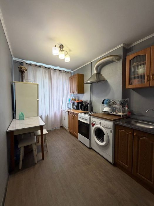 Продам 2-кімнатну квартиру на Набережній Перемоги, 58