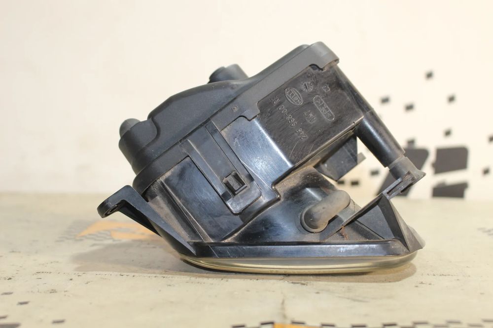 Farol nevoeiro frente direito AUDI A3 (8P1)