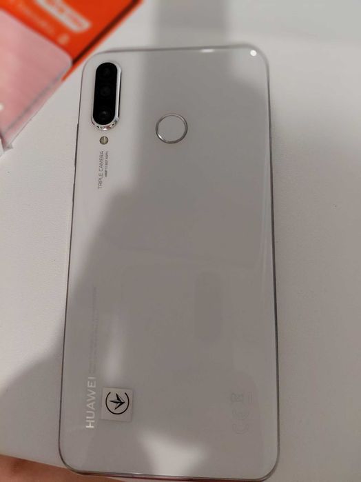 Телефон HUAWEI P30 lite