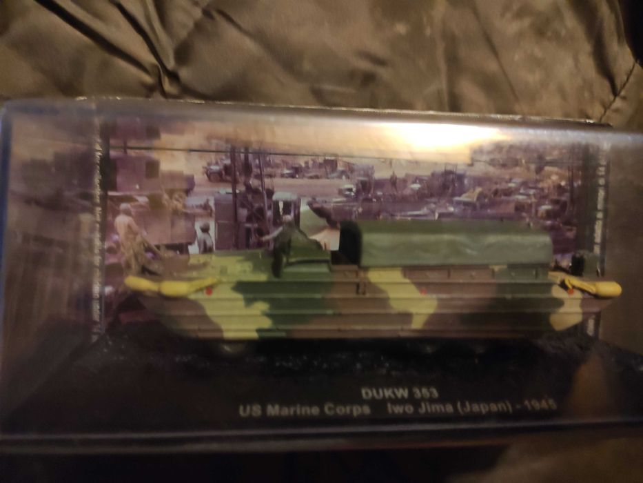 7 modelos carros combate coleção De Agostini em caixa de acrílico