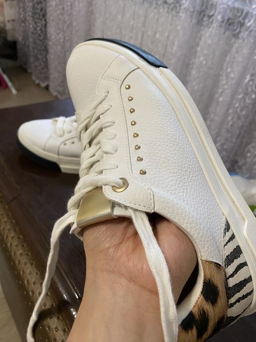 Кросівки жіночі Graceland. Стан нових