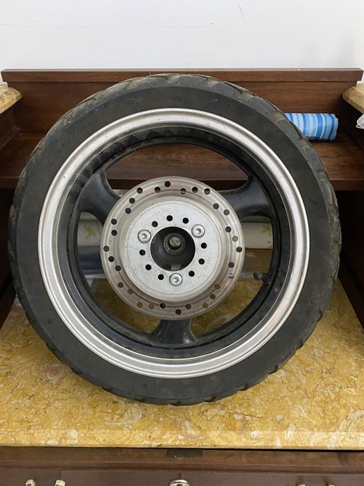 Pneu em ótimo estado