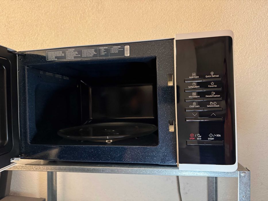Micro-ondas SAMSUNG (23 L - Branco)