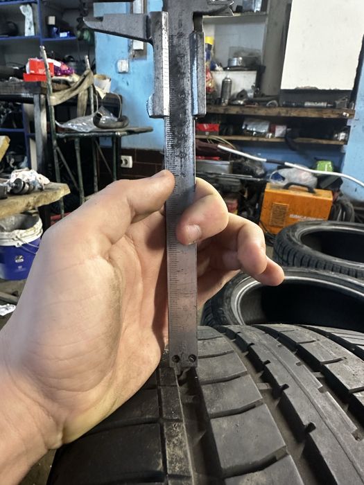 Продам літню гуму 245/40 r18