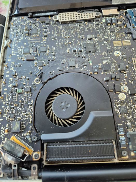 Motherboard Macbook pro 2010 processador i7 2,66ghz, não liga