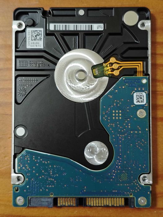 2 discos 2.5" Seagate FireCuda Hybrid 500GB HDD + 8GB NAND (5400 RPM)