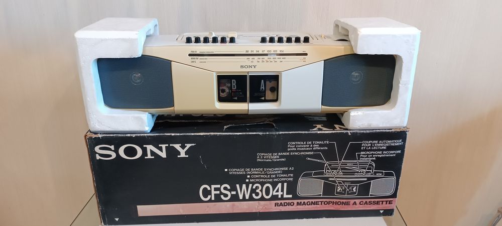 SONY CFS-W304L в хорошем состоянии.