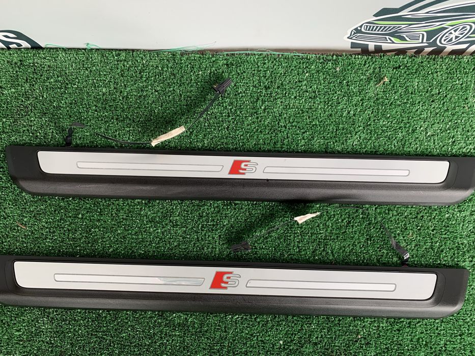 Audi Q3 83A 2019+ накладка порога S-line молдинг салону лівий правий