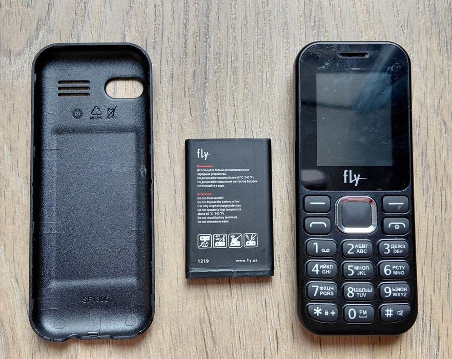 Мобільний телефон Fly FF183 (не робочий)