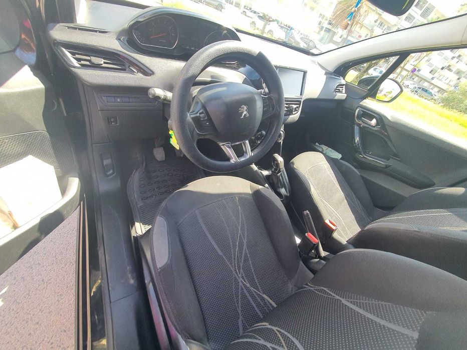 Peugeot 208 2013