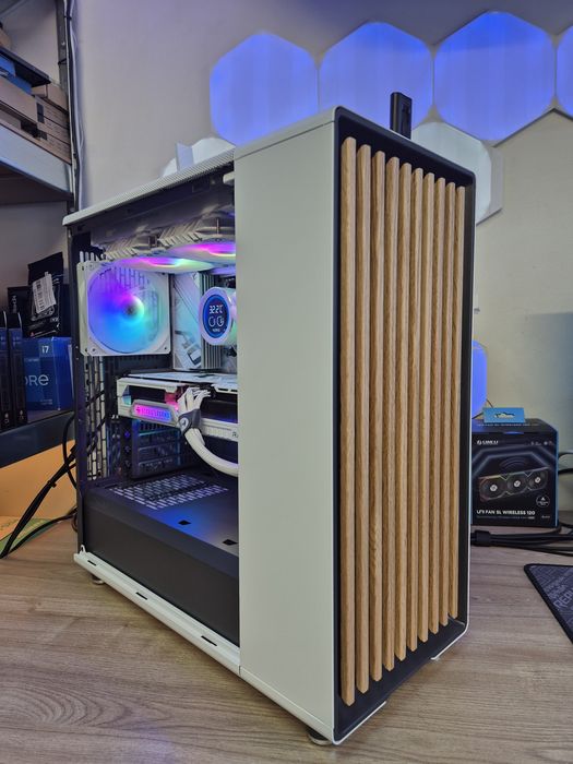 Gaming PC Ryzen 7 32GB RX 9070 XT 2TB ARGB Fractal North