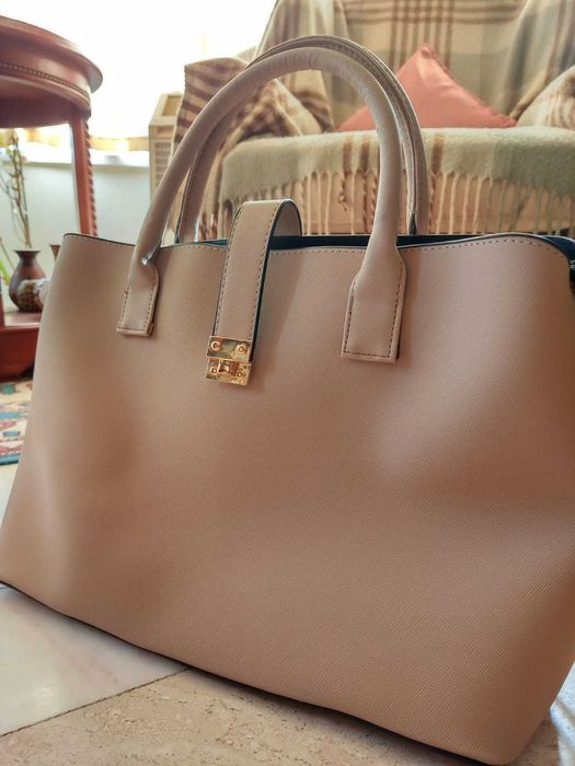 Mala em tom beje Nova, por estrear