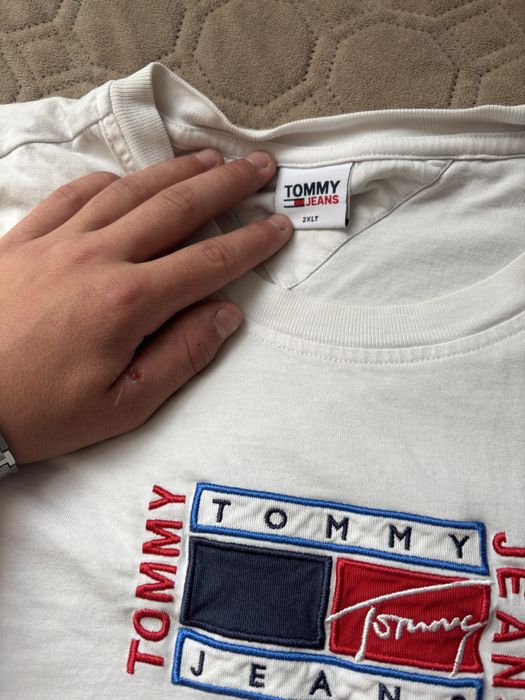 Футболка Tommy Jeans