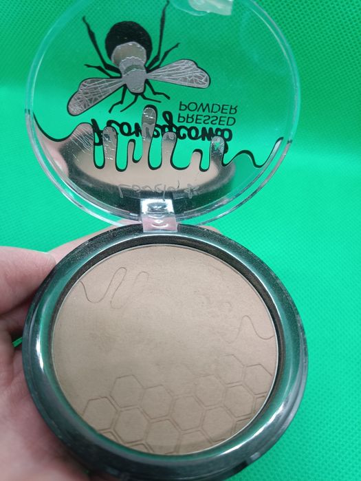 Bronzer lovely honeycomb pressed powder
