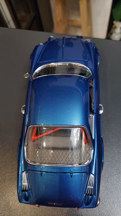 Модель  1/16 Alpine A110 Burago Italy