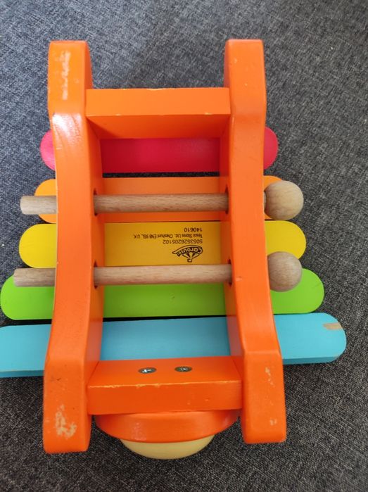 Zabawki dla maluszka ( cymbałki, książeczki, pad )