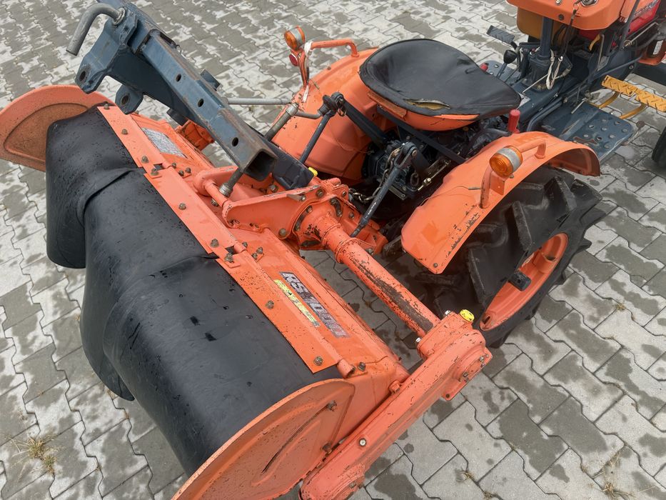 Японський трактор Kubota B6001