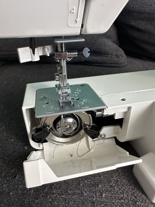 Швейна машина Janome Top 12