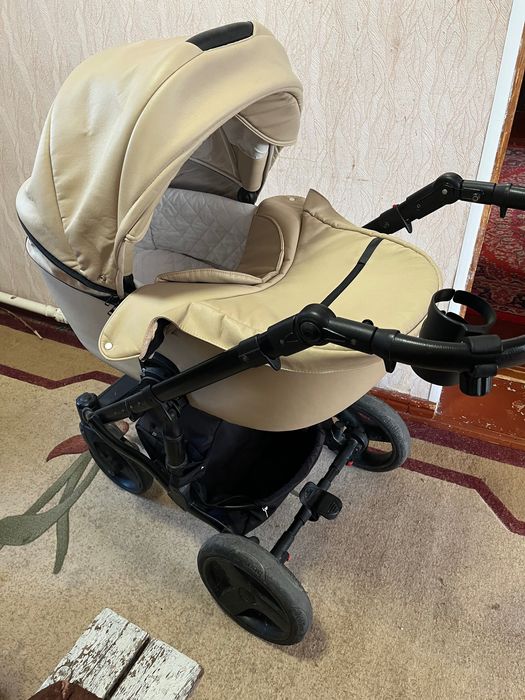 Дитяча коляска..