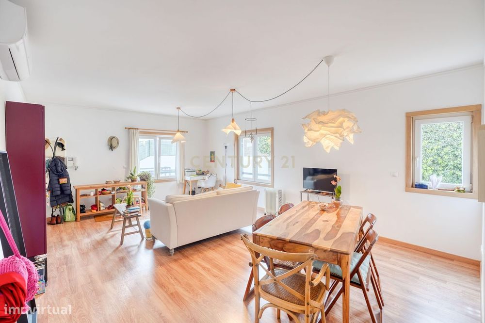 T1+1 no Condomínio fechado com estacionamento no Estoril!